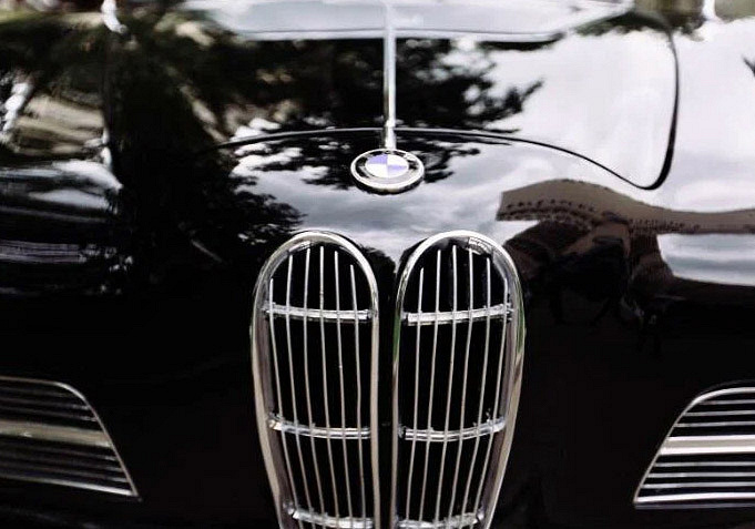 В России выставили на продажу BMW 503. Почему за автомобиль просят 25 миллионов рублей